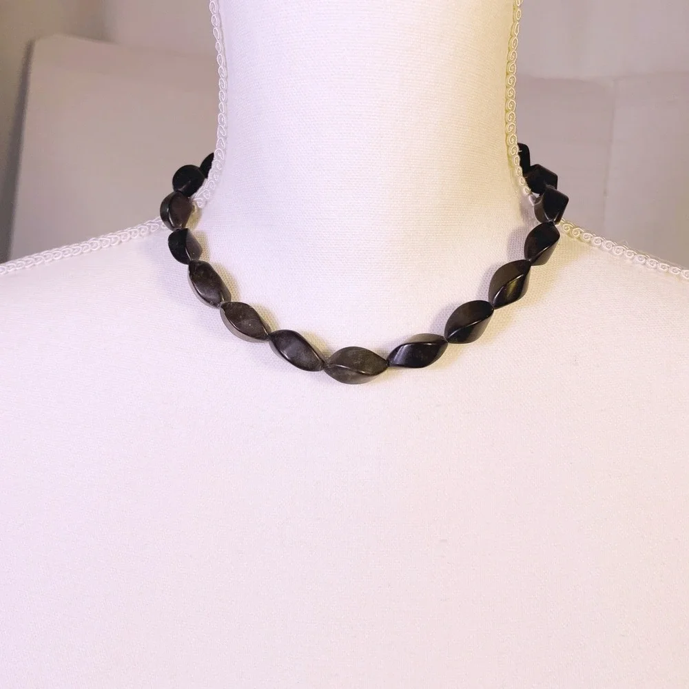 Vintage Black Twisted Marquise‎ Bead Choker Necklace Gold Tone Barrel Clasp Goth
